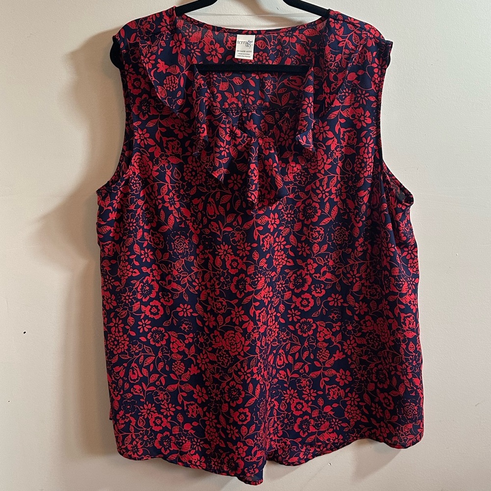 NWOT Terra & Sky Navy Blue & Red Floral Tank Top